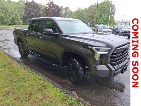 Used 2025 Toyota Tundra SR5 w/ SR5 Convenience Package AWD/4WD image 4