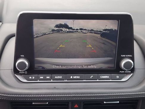 Used 2024 Nissan Rogue SV image 13