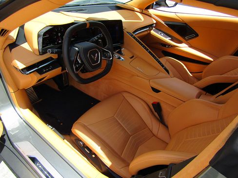 Used 2024 Chevrolet Corvette Stingray Premium Conv w/ Z51 Performance Package image 10