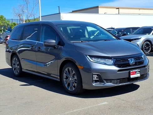 New 2026 Honda Odyssey Touring image 3