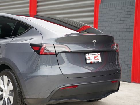 Used 2023 Tesla Model Y AWD image 11