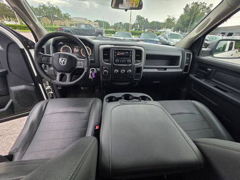 Used 2017 RAM 1500 Express RWD image 16