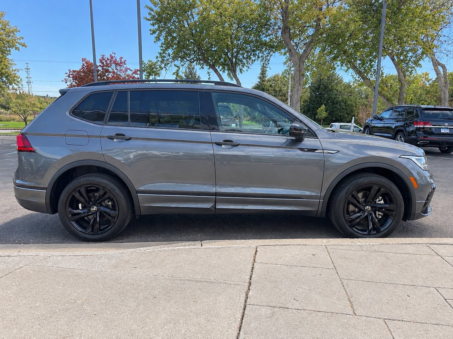 Certified 2023 Volkswagen Tiguan SE R-Line FWD image 6