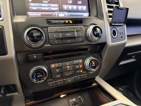 Used 2015 Ford F150 Lariat w/ Equipment Group 502A Luxury image 21