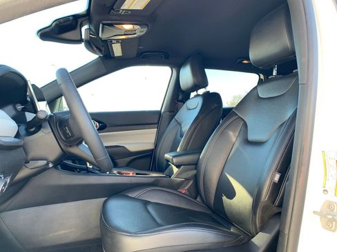 Used 2025 Jeep Compass Limited image 27