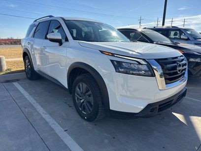 Certified 2025 Nissan Pathfinder SV