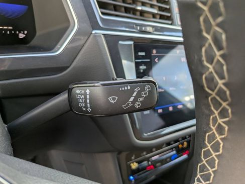 Used 2023 Volkswagen Tiguan SE FWD image 29