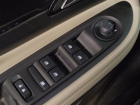 Used 2019 Buick Encore Preferred image 27