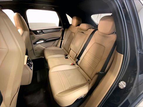 Used 2020 Porsche Cayenne Turbo image 20