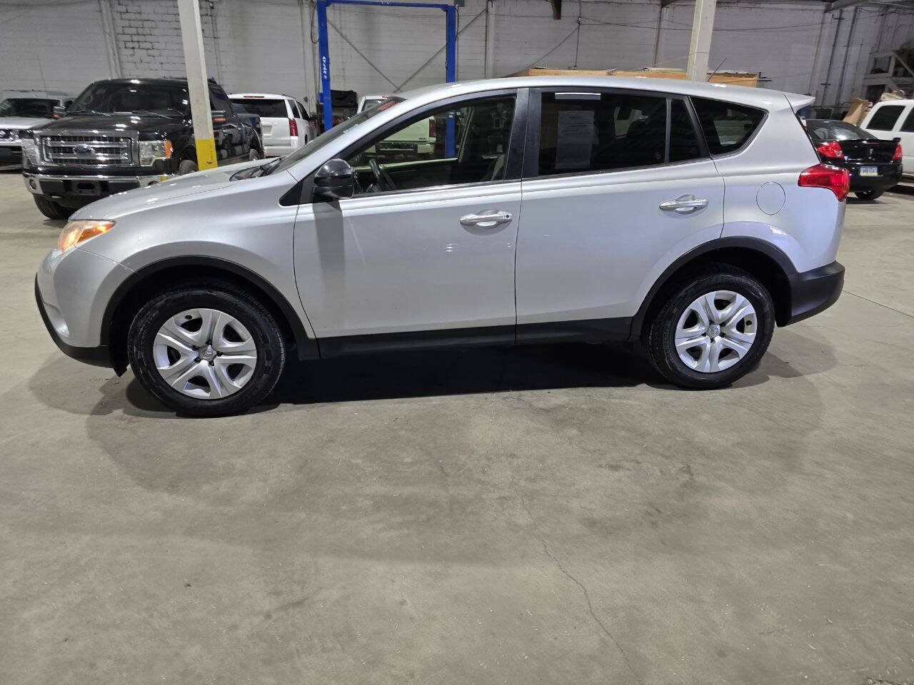 Used 2015 Toyota RAV4 LE AWD/4WD image 4