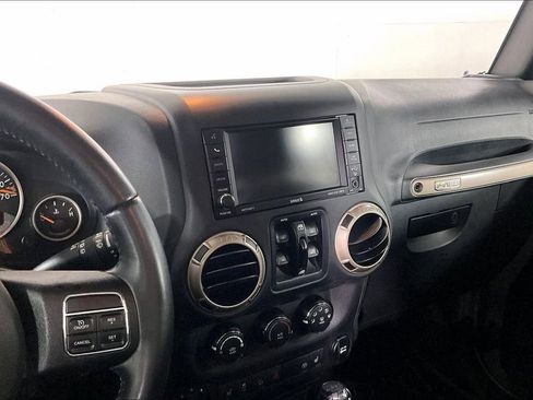 Used 2016 Jeep Wrangler Unlimited Sahara AWD/4WD image 8