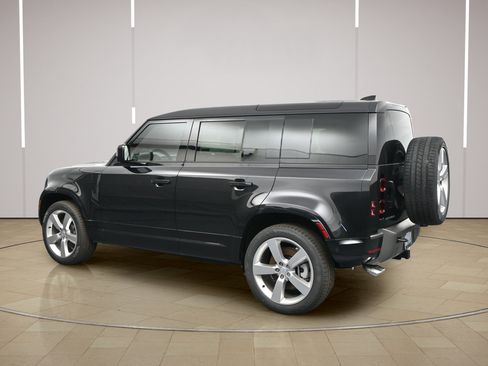 Used 2025 Land Rover Defender 110 X-Dynamic SE AWD/4WD image 3