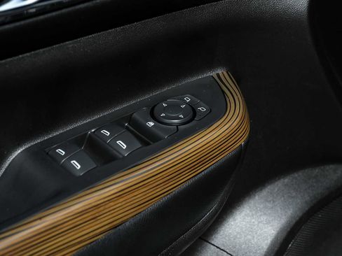 Used 2018 GMC Acadia SLE image 42