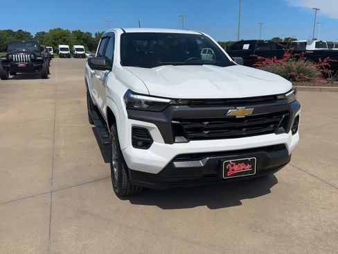 Used 2024 Chevrolet Colorado LT w/ LT Convenience Package III RWD image 4