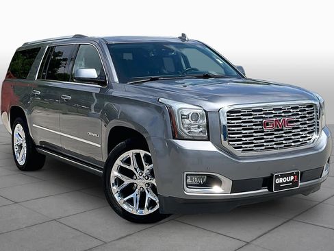Used 2020 GMC Yukon XL Denali w/ Denali Premium Package image 3