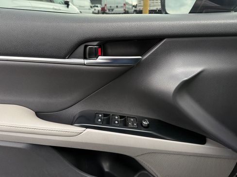 Used 2020 Toyota Camry XLE FWD image 22