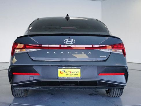 Used 2025 Hyundai Elantra SEL image 8