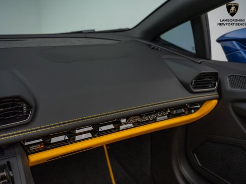 Used 2023 Lamborghini Huracan EVO image 35