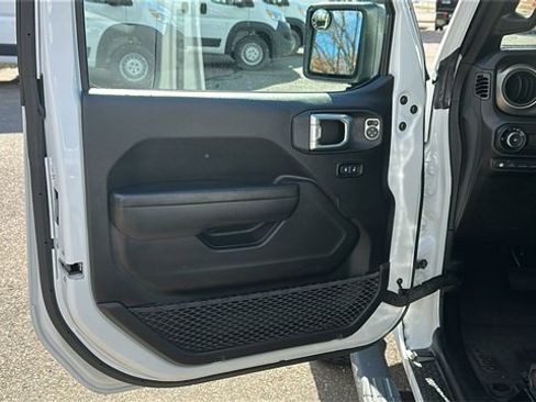 Used 2023 Jeep Wrangler Unlimited w/ Cold Weather Group image 9