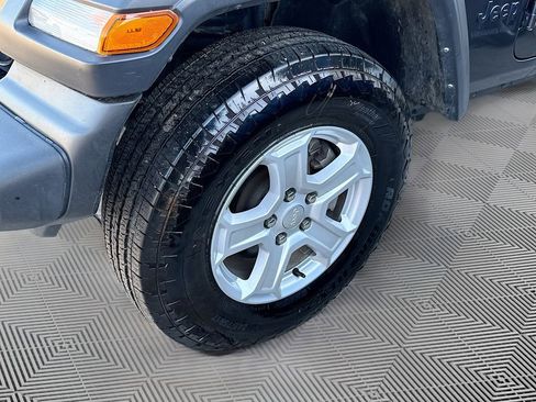 Used 2023 Jeep Wrangler Sport S image 34