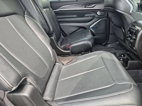 Used 2021 Jeep Grand Cherokee L Overland w/ Luxury Tech Group IV AWD/4WD image 31