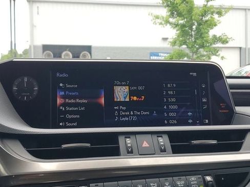 Used 2021 Lexus ES 300h Ultra Luxury w/ Accessory Package FWD image 27