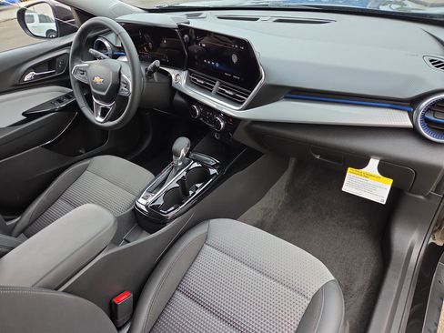 Used 2024 Chevrolet Trax LT w/ Driver Confidence Package FWD image 16