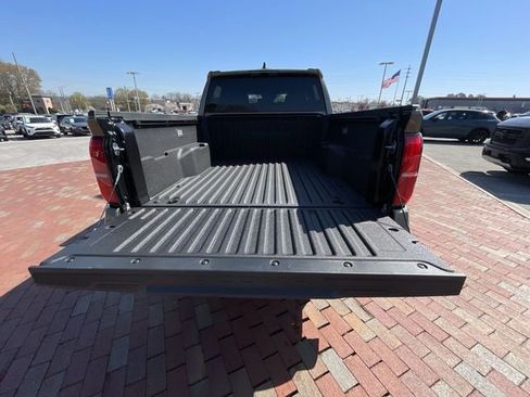 Used 2025 Toyota Tacoma TRD Sport AWD/4WD image 31