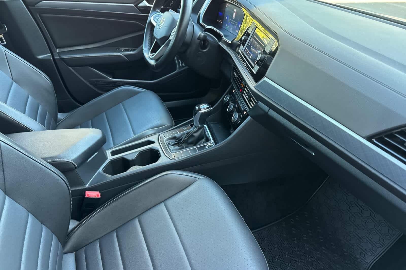 Used 2022 Volkswagen Jetta SE FWD image 15