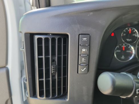 Used 2025 Chevrolet Express 2500 w/ Driver Convenience Package RWD image 24