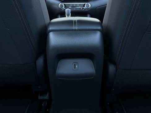 Used 2025 Nissan Sentra SV image 11