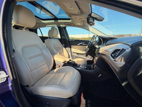 Used 2017 INFINITI QX30 Premium w/ Navigation Package image 10