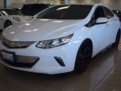 Used 2018 Chevrolet Volt LT FWD image 3
