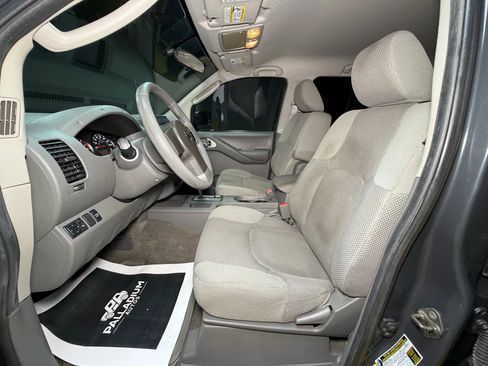 Used 2010 Nissan Frontier SE image 39