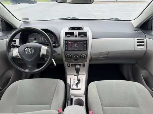 Used 2013 Toyota Corolla LE FWD image 12