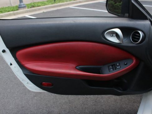 Used 2011 Nissan 370Z Coupe RWD image 15