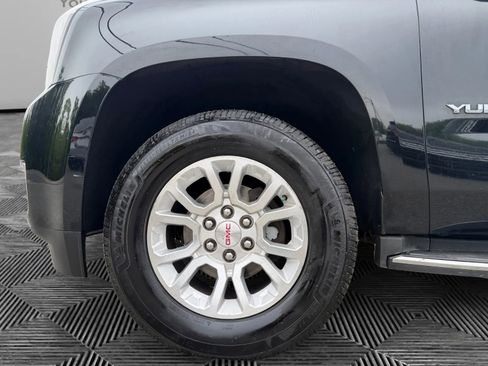 Used 2017 GMC Yukon SLT AWD/4WD image 16
