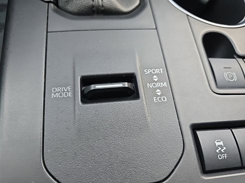 Used 2021 Toyota Highlander XLE image 64