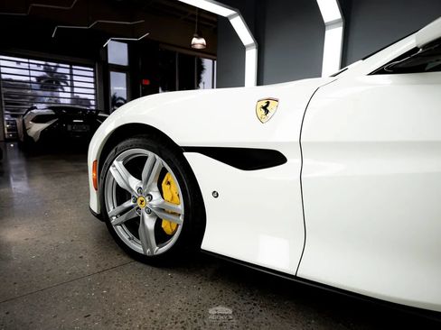 Used 2020 Ferrari Portofino RWD image 8
