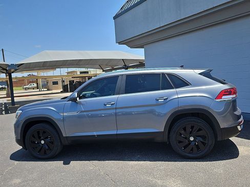Used 2024 Volkswagen Atlas Cross Sport SE FWD image 2