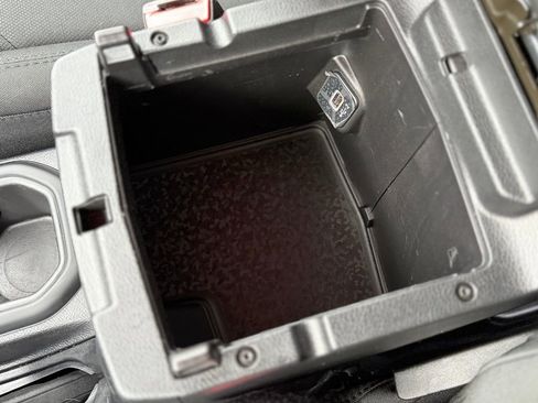 Used 2023 Jeep Wrangler Sport S image 17