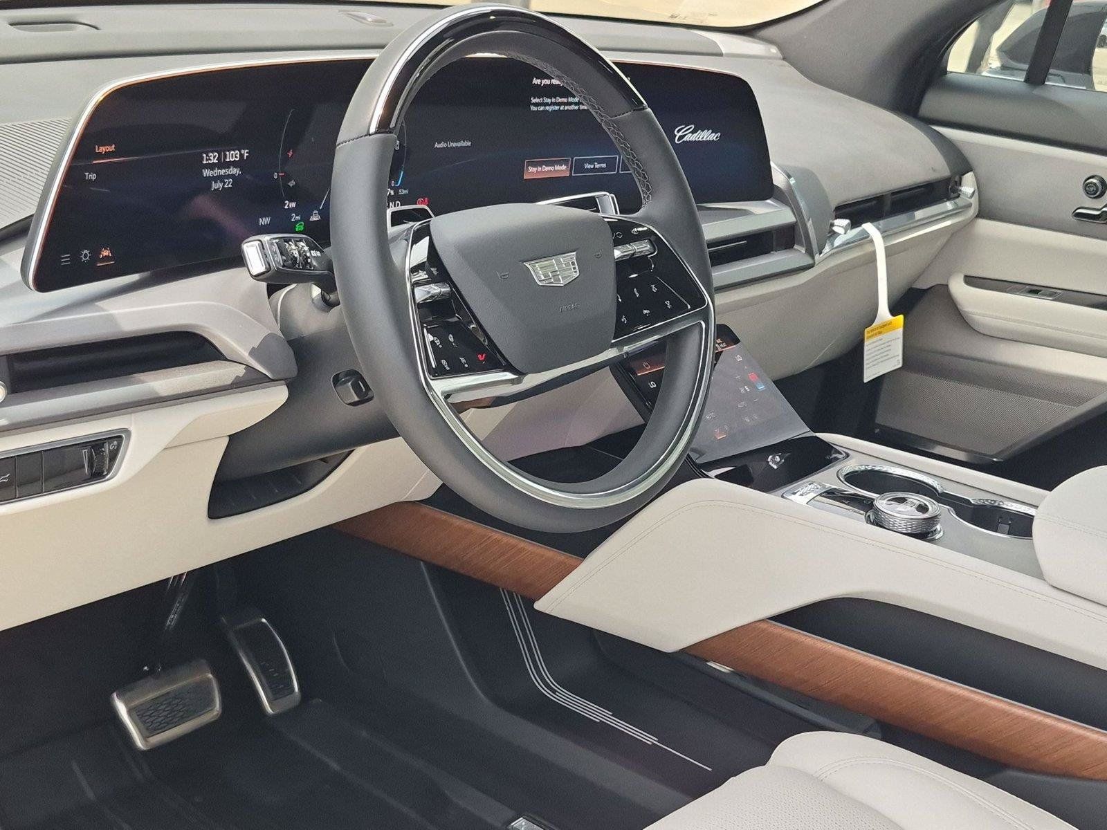 New 2027 Cadillac Vistiq Sport w/ LPO, Floor Liner Package AWD/4WD image 10