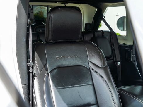 Used 2023 Jeep Wrangler Unlimited Sahara AWD/4WD image 25