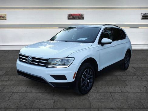 Used 2019 Volkswagen Tiguan SE w/ Panoramic Sunroof Package FWD image 3