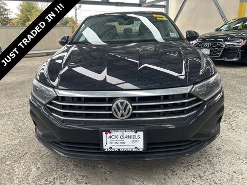 Used 2021 Volkswagen Jetta SEL image 2