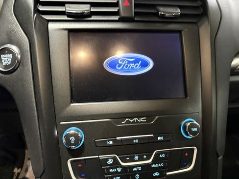 Used 2020 Ford Fusion SE w/ Equipment Group 151A image 18