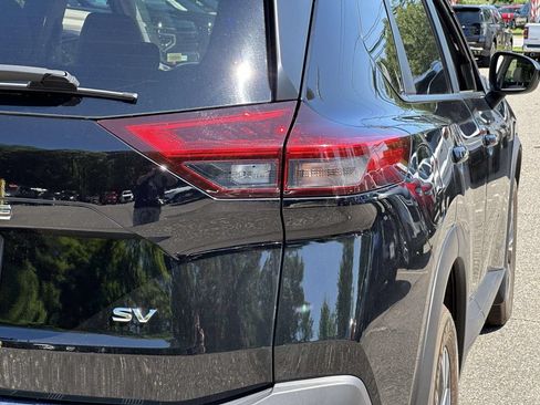 Used 2023 Nissan Rogue SV FWD image 12