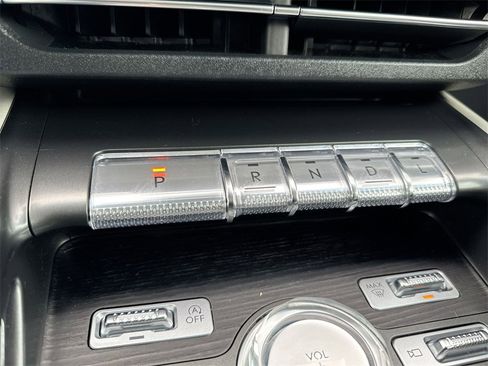 Used 2024 Lincoln Nautilus Reserve image 18