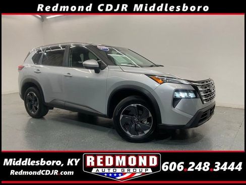 Used 2025 Nissan Rogue SV FWD image 1