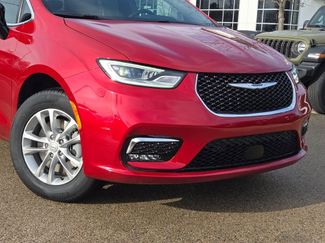 New 2026 Chrysler Pacifica Select video 2